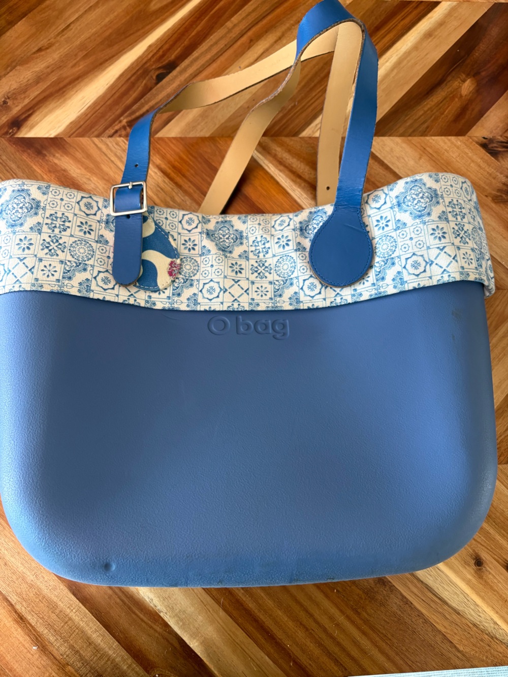 O bag Blue and Cream Tile-Print Tote
